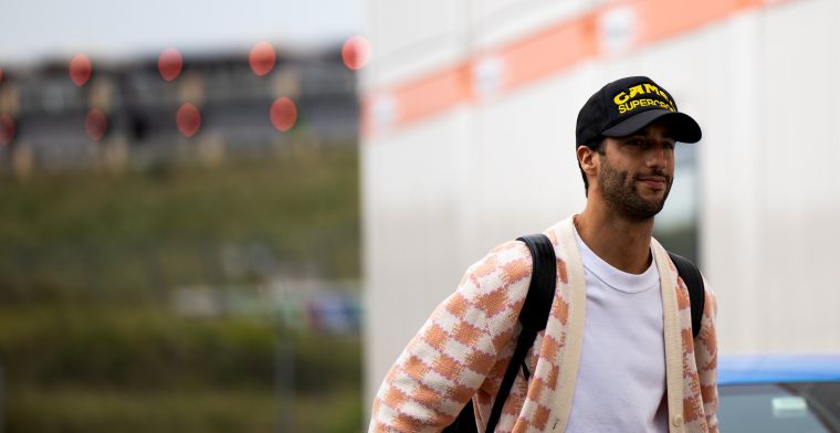 Ricciardo pasea en barco por los canales de Ámsterdam: subasta material antiguo de F1