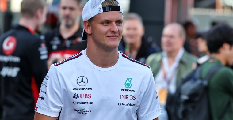 Schumacher sigue sin asiento en la F1, Wolff elogia al piloto reserva de Mercedes