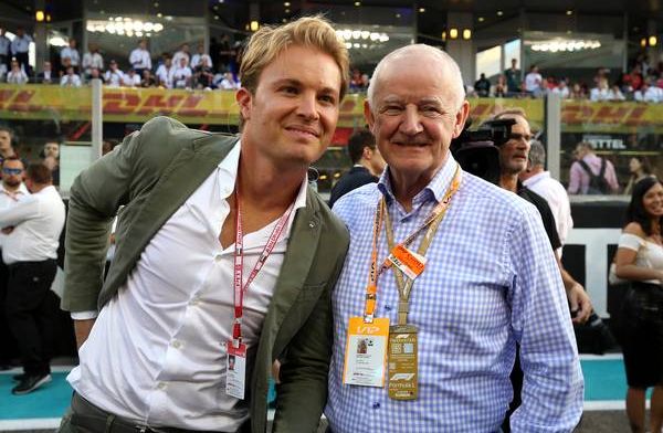 Rosberg se burla de Verstappen con una 'maldición selfie' en Singapur