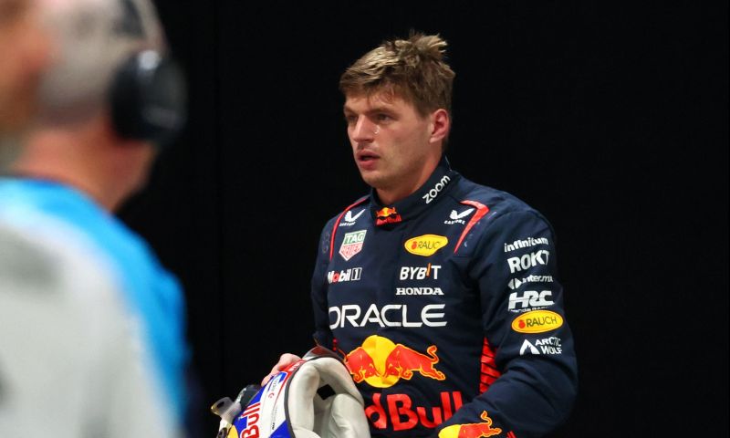 Por que Verstappen não recebeu uma penalidade de grid dos comissários de bordo em Cingapura