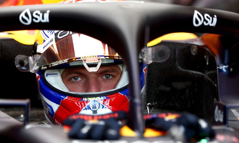 Verstappen parece aceitar a penalidade no grid: "Não foi bom
