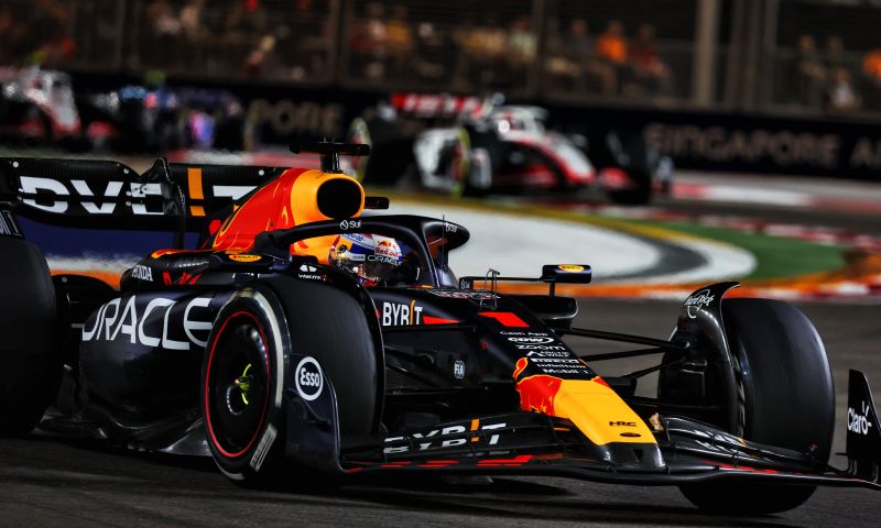 FIA admite "erro": "Verstappen deveria ter sido penalizado em Cingapura