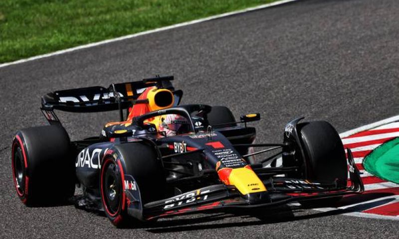 F1 - Max Verstappen powers to pole in Suzuka ahead of Oscar Piastri and  Lando Norris