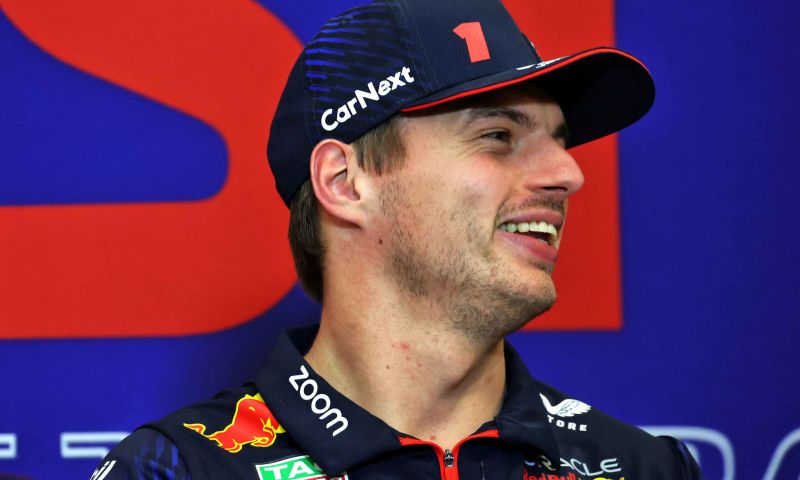 Verstappen brinca sobre o aumento das multas da FIA: 'Por cruzar a pista'