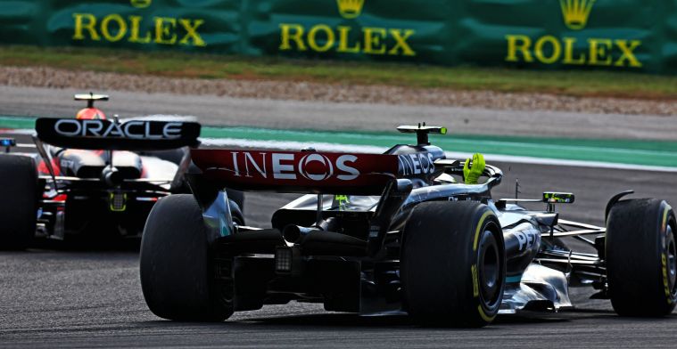 Mercedes explica por qué Hamilton no paró en la lucha contra Verstappen