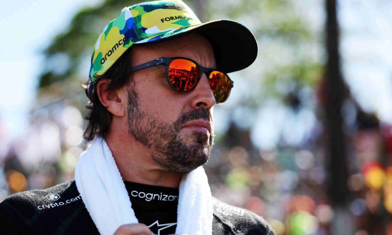 Alonso venceu Pérez em um duelo emocionante: "Parecia 30 voltas"