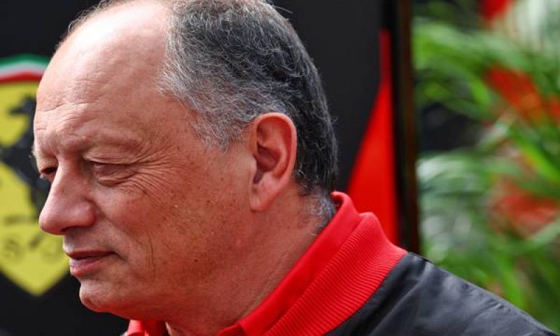 Vasseur ainda não entendeu o acidente de Leclerc, mas está satisfeito com Sainz