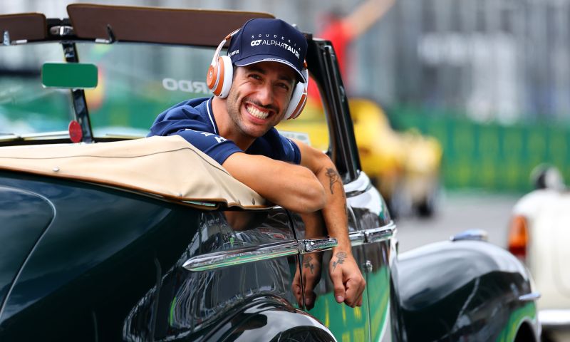 Ricciardo "agradecido": "Vi que estava vindo em minha direção como um frisbee