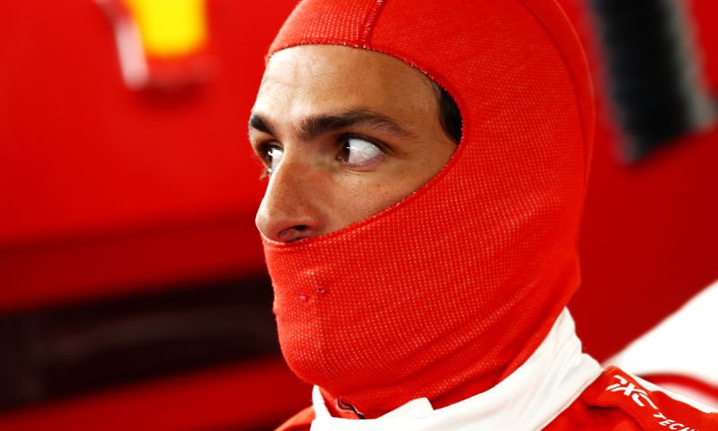 Sainz é punido por troca de peças do motor e perderá posições no grid