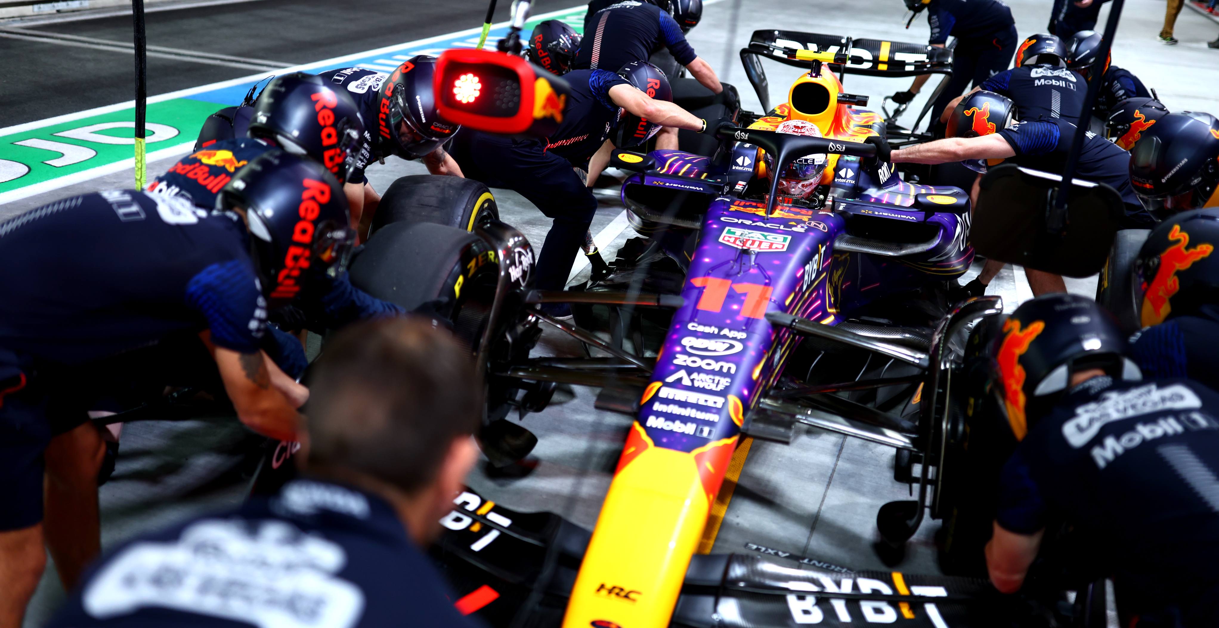 red-bull-and-mercedes-break-curfew-for-fp3-and-qualifying-las-vegas-gp