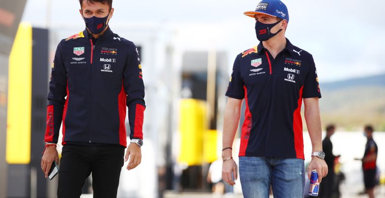 Albon habla acerca de los coches Red Bull y Verstappen: 'Está a otro nivel'