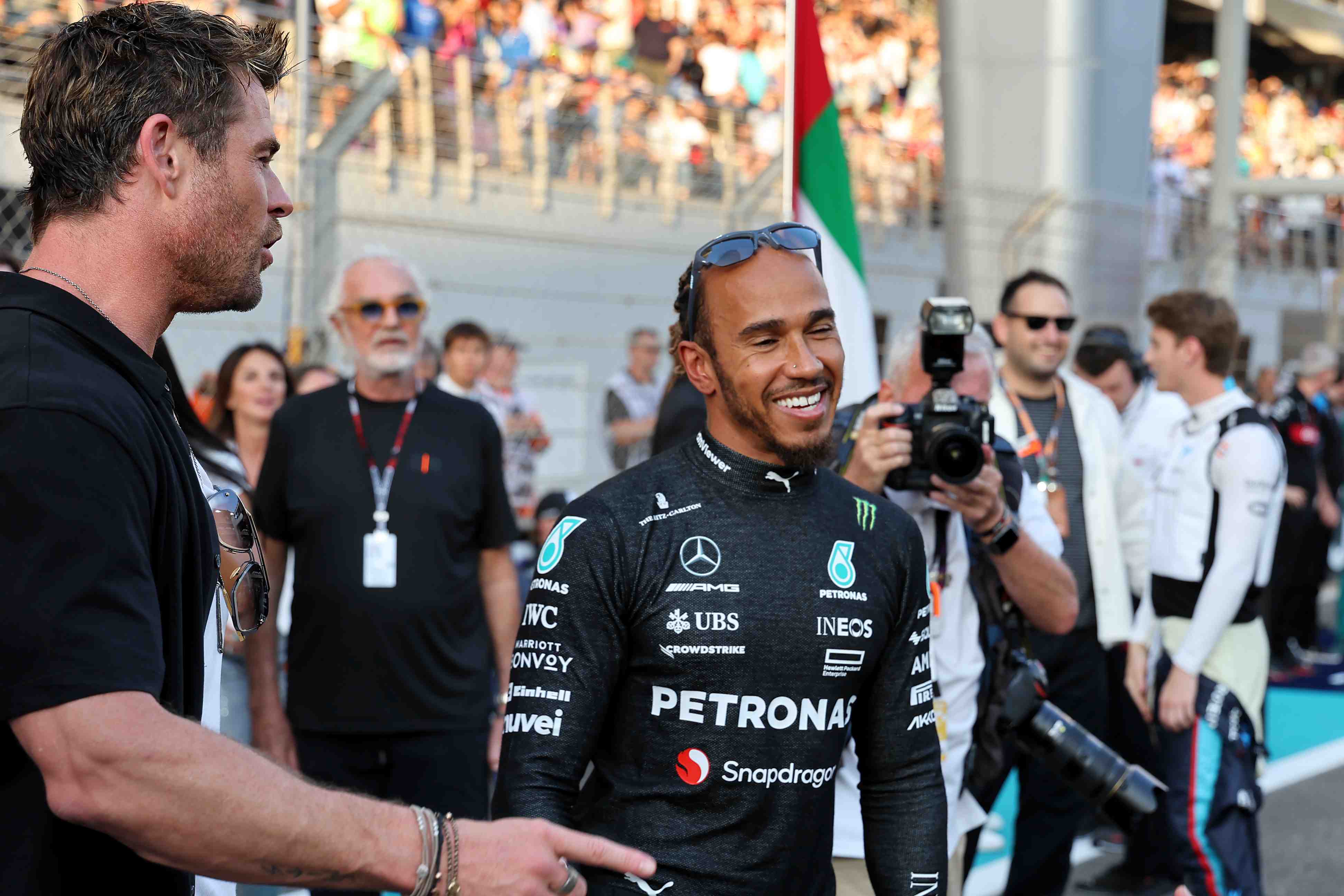 Hamilton Y Russell Dan Las Gracias Al Personal De Mercedes En Las ...