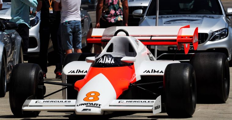 Il figlio di Lauda onora il padre con la livrea McLaren durante il rally Dakar