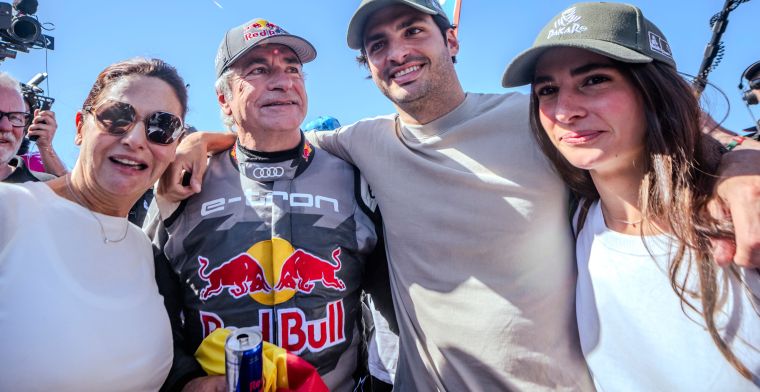 Sainz félicite son père pour sa victoire au Dakar