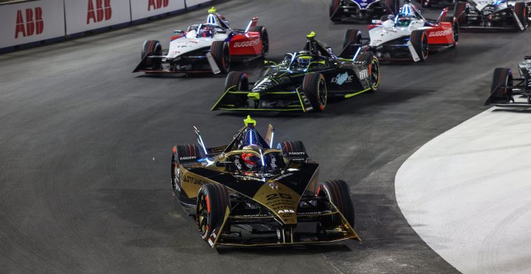 Jake Dennis wins first Saudi ePrix as De Vries continues to struggle