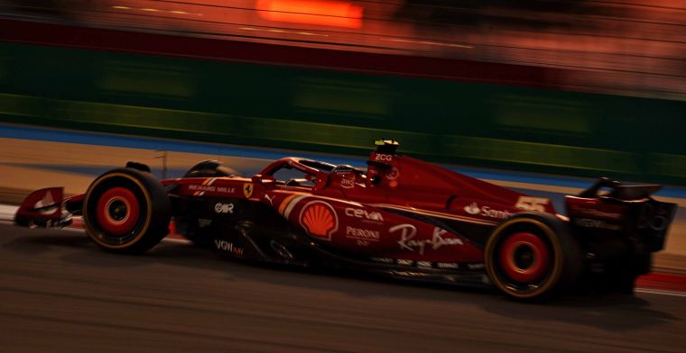 Sainz marca el ritmo en día 2 en Bahréin. Pérez y Hamilton le siguen