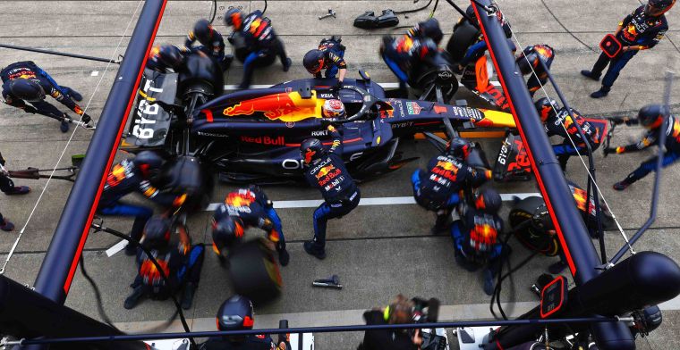 Red Bull occupe l'intégralité du classement des quatre premiers arrêts au stand avec Verstappen et Perez.
