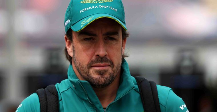Alonso hört das Urteil der Stewards nach dem Boxenstopp: Grid Penalty oder nicht?