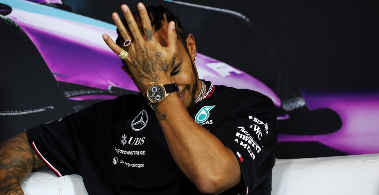 Mercedes dai commissari per l'incidente di Lewis Hamilton in pitlane