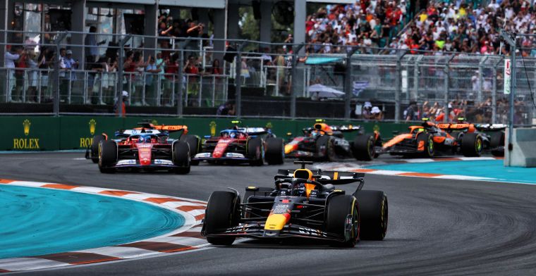 FIA blunders with safety car, Norris takes advantage and grabs lead from Verstappen